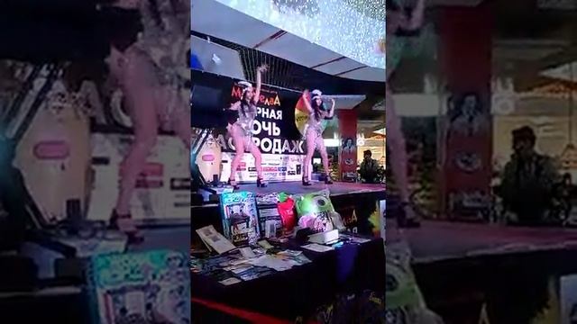 Танцы девушек. ТЦ Мармелад Таганрог 2016 смотреть онлайн