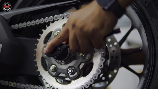 2020 Ducati Streetfighter V4 S | Evotech Performance Rear Axle/Fork Sliders [Install] смотреть онлайн