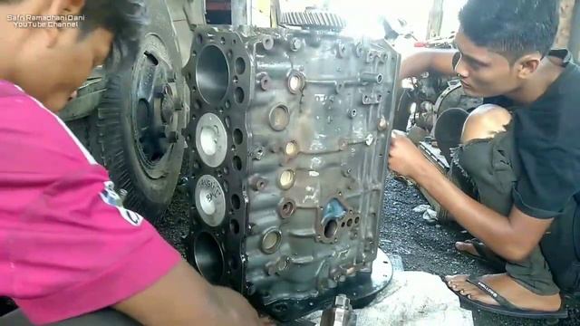 Cara Pasang Piston Mitsubishi 4D34 Col Diesel 120 Ps | How to install a piston in Mitsubishi 4D34 смотреть онлайн