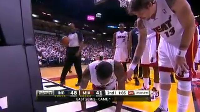 Chris Bosh Dunks on Roy Hibbert смотреть онлайн