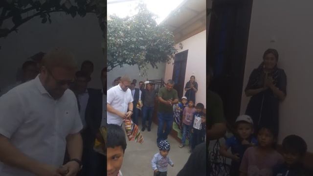 Русский парни танцуют на Узбекском свадьбе смотреть онлайн