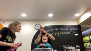 Первая стрижка ребенка. Как подстричь малыша если он не даётся. Детская парикмахерская