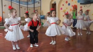 Средняя группа 2 танец Выглянуло солнышко