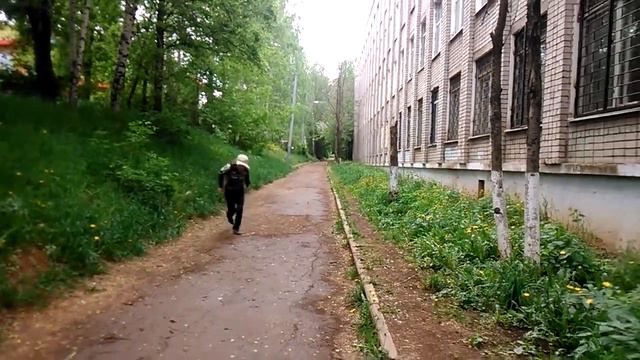 Бегу от зомбаря /еле убежал /свернул шею! смотреть онлайн