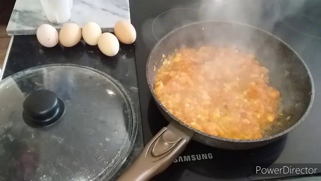 Самая Вкусная Яичница!!Шакшука// Яичница с Помидорами смотреть онлайн