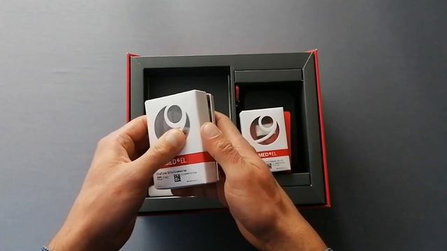 Unboxing the MED-EL Sonnet 2 processor (subtitles EN, ES) смотреть онлайн