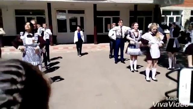 Танец на "Последний звонок". 11 класс. смотреть онлайн