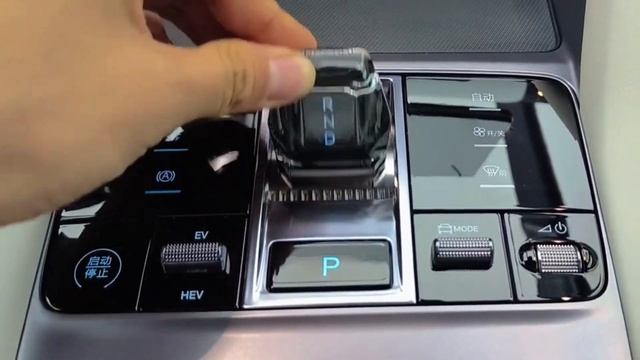 2024 BYD SEAL U EV Walkaround—China Auto Show смотреть онлайн