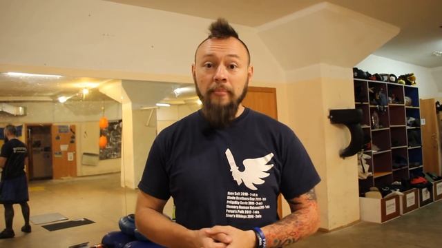 Если в зале скользкий пол смотреть онлайн