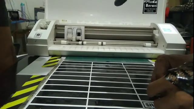 Silhouette Cameo 3 Tutorial : Die Cut Sticker Oracal 651 Auto Blade смотреть онлайн