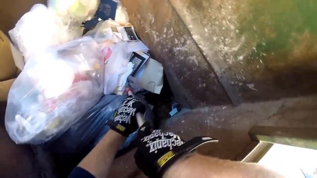 Dumpster Diving 20 (I Like Butterflies) смотреть онлайн