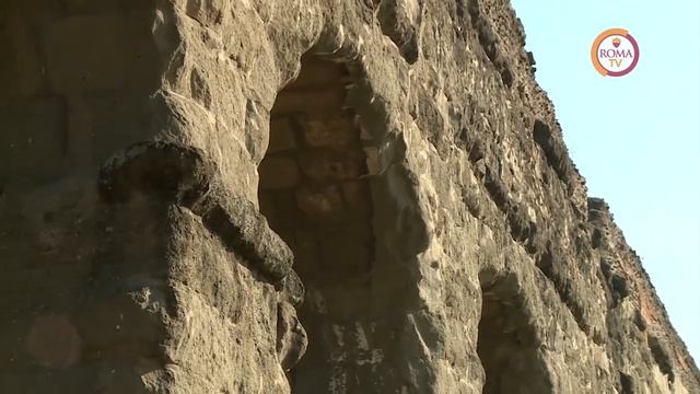IL PARCO DEL ACQUEDOTTI DI ROMA CON L'ARCHEOLOGO - SPQR смотреть онлайн