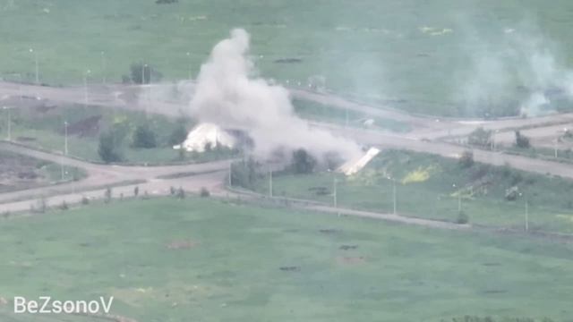 артиллерия разбирает позиции ВСУ в районе Авдеевки.mp4 смотреть онлайн