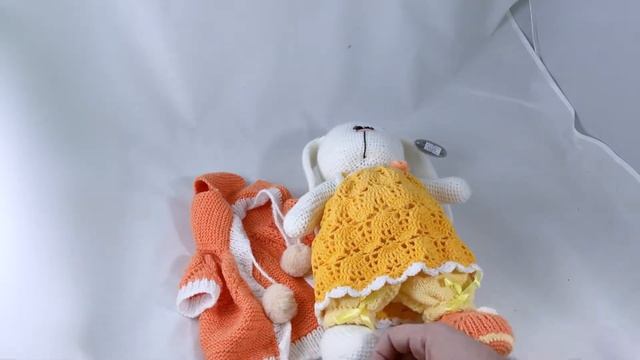 Зайка в стиле тильда, с полным гардеробом одежды, Рост 35 см смотреть онлайн