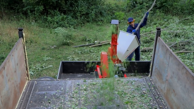 Измельчитель веток, щепорез, дробилка для щепы МК-100БД смотреть онлайн