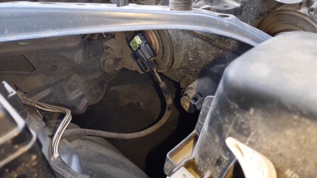 Cambio de foco delantero (Faro de luz Corta) Toyota Yaris 2019 -Tutorial- смотреть онлайн