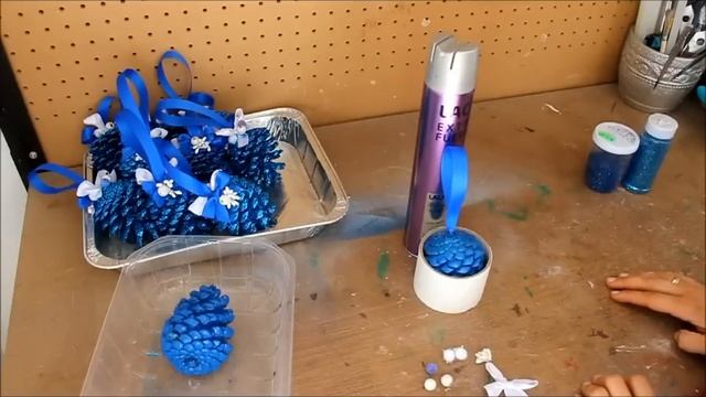 Елочные игрушки из шишек своими руками. Всем кому нравится синий!!!! смотреть онлайн
