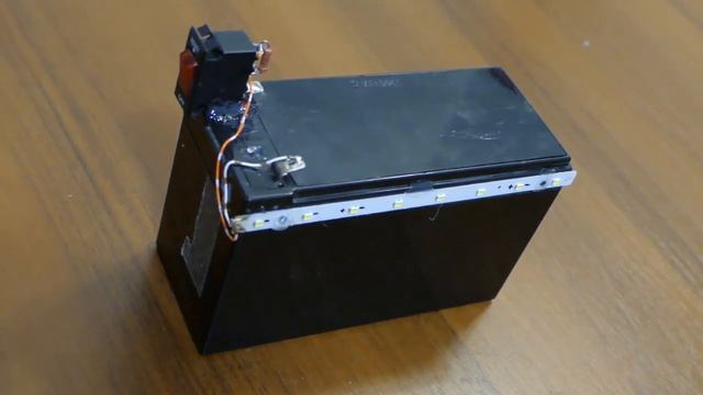Коли нема світла. Світлодіодна стрічка, наклеєна на акумулятор від UPS. смотреть онлайн