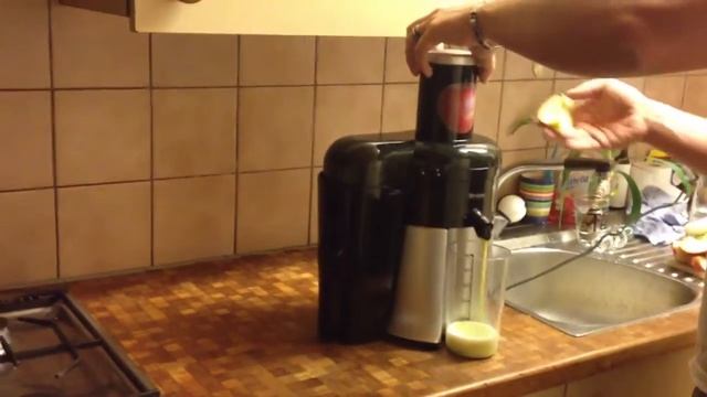 Juice exctractor - TRISA fresh juice смотреть онлайн