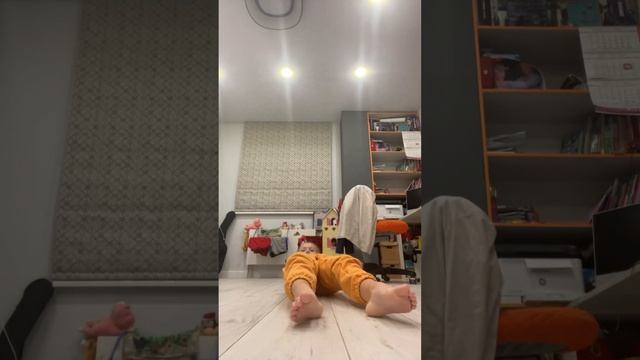 Мне пришла идея девочки пишет в комменты красное сердечко а мальчики сине посмотрим кого больше ￼ смотреть онлайн