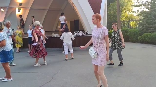 Без вины виноватая Танцы в парке Горького Харьков Август 2021 смотреть онлайн