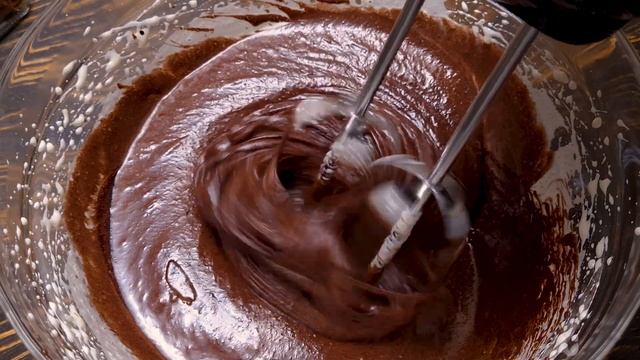Ich habe lange nach einem einfachen Brownie-Rezept gesucht. Ohne Schokolade! смотреть онлайн
