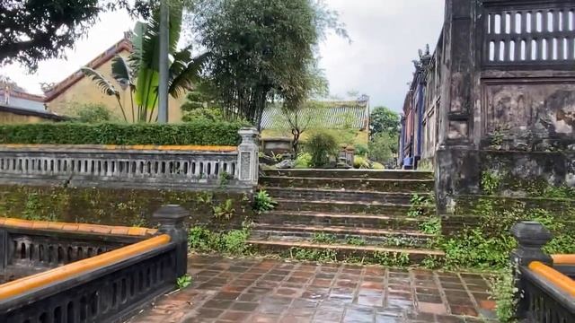 Хюэ́ (Huế) - культурная столица Вьетнама. Часть 1. Запретный город. Цитадель. Школа Куок Хок. смотреть онлайн