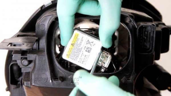 MINI Cooper (R56, R55, R57) 2007-2011 - Xenon headlight bulb replacement - DIY Repair