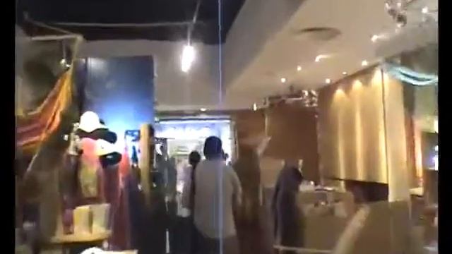 Сумасшедший парень в костюме кенгуру, Пранкер Реми Гайяр смотреть онлайн