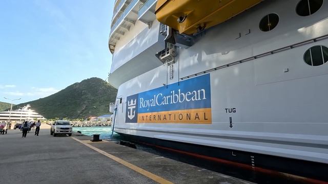 SYMPHONY OF THE SEAS - DOCKING AT PHILIPSBURG, SINT MAARTEN 2023 4K смотреть онлайн