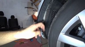 Volkswagen Touareg NF. Как снять фару без полного снятия бампера.