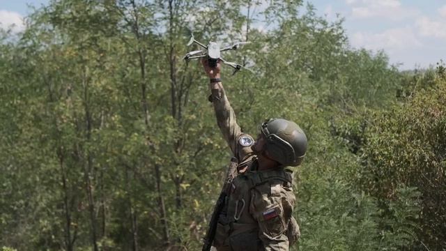 Un ancien soldat américain surnommé "Boston" sert désormais dans l'armée russe смотреть онлайн