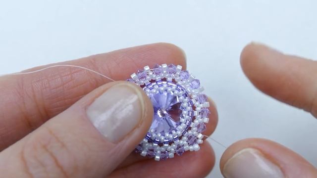 How to make beaded earrings using 14 mm rivoli. Beading tutorial смотреть онлайн