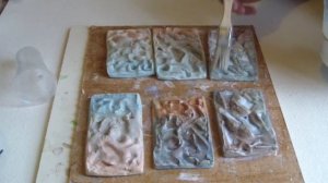 Окраска акриловым лаком гипсовой плитки!