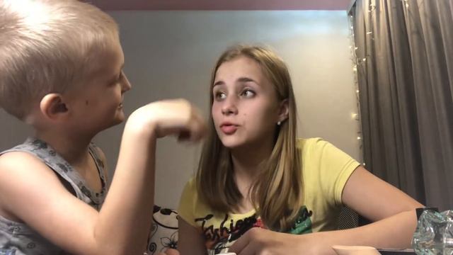 Брат делает мне макияж!/ my brother make me a make up! смотреть онлайн