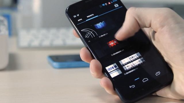 Moto X vs. iPhone 5c. Сравнение среднебюджетных смартфонов смотреть онлайн