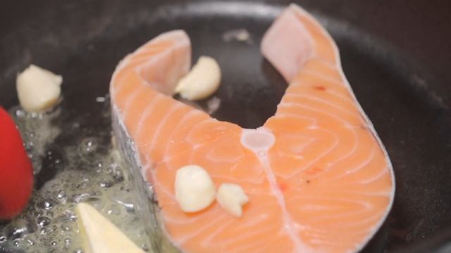 Зачем искать рецепты ? Если можно посмотреть это видео "Как мы готовим лосося" смотреть онлайн