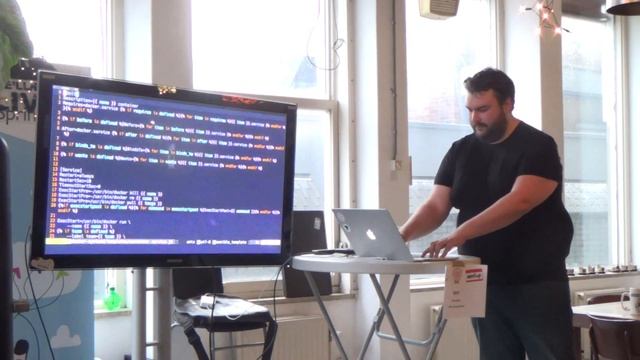 Templating systemd for Docker at Wehkamp - Thomas Krag смотреть онлайн