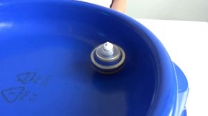 Устин распаковывает волчок Инфинити НАДО "Крылья Ареса".Infiniti NADO.Ares Wings.Волчок Ориджинал