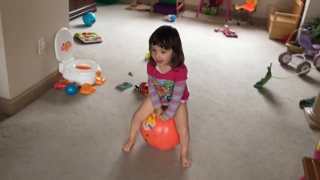 Weight loss. Ball exercise. Худеем! Прыжки на мяче. Счастливые дети. смотреть онлайн