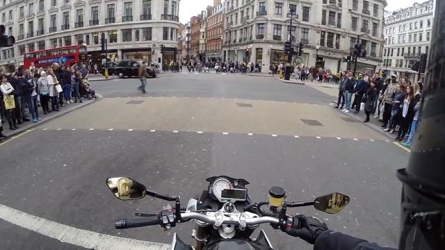 Переубедил пешехода идти на красный смотреть онлайн