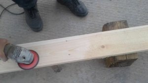 Шлифуем доски болгаркой.