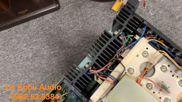 Khủng long TRIO KA-9300 2 nguồn 4 tụ 8 sò đã xuất hiện. Đối tác cho loa 3-4 tấc công suất lớn. смотреть онлайн