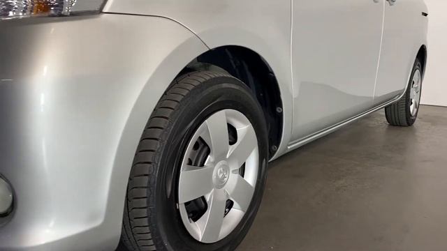 Toyota Sienta смотреть онлайн