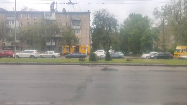 ТРЕШ!!!!! Трамвай едет на скорости с открытыми дверями!!! смотреть онлайн