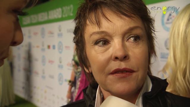 Katrin Sass auf dem grünen Teppich des Clean Tech Media Awards смотреть онлайн