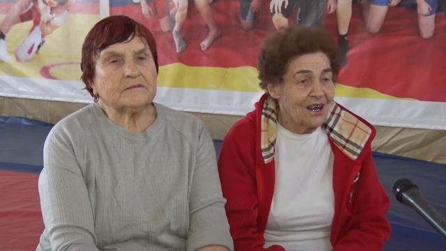 Активные пенсионерки провели занятия по гимнастике для старшего поколения смотреть онлайн