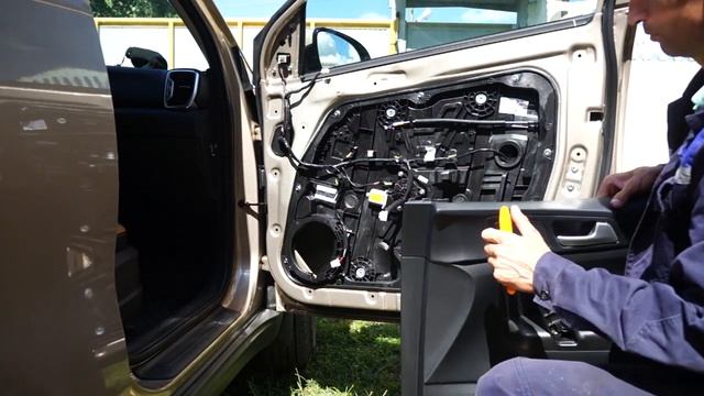 Снятие обшивки дверей на Kia Sportage 4 смотреть онлайн