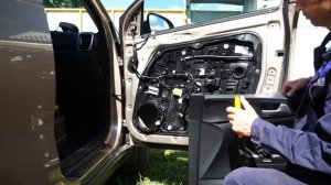 Снятие обшивки дверей на Kia Sportage 4
