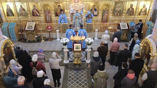 Божественная Литургия в праздник Казанской иконы Божией Матери (04.11.2022) смотреть онлайн